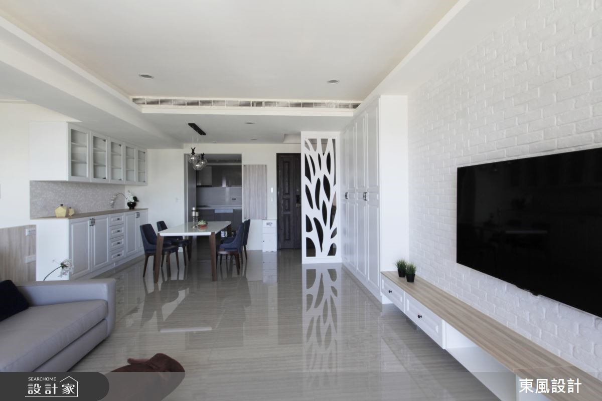 35 坪純白美式風住宅，簡約的線板搭配清爽的純白漆面