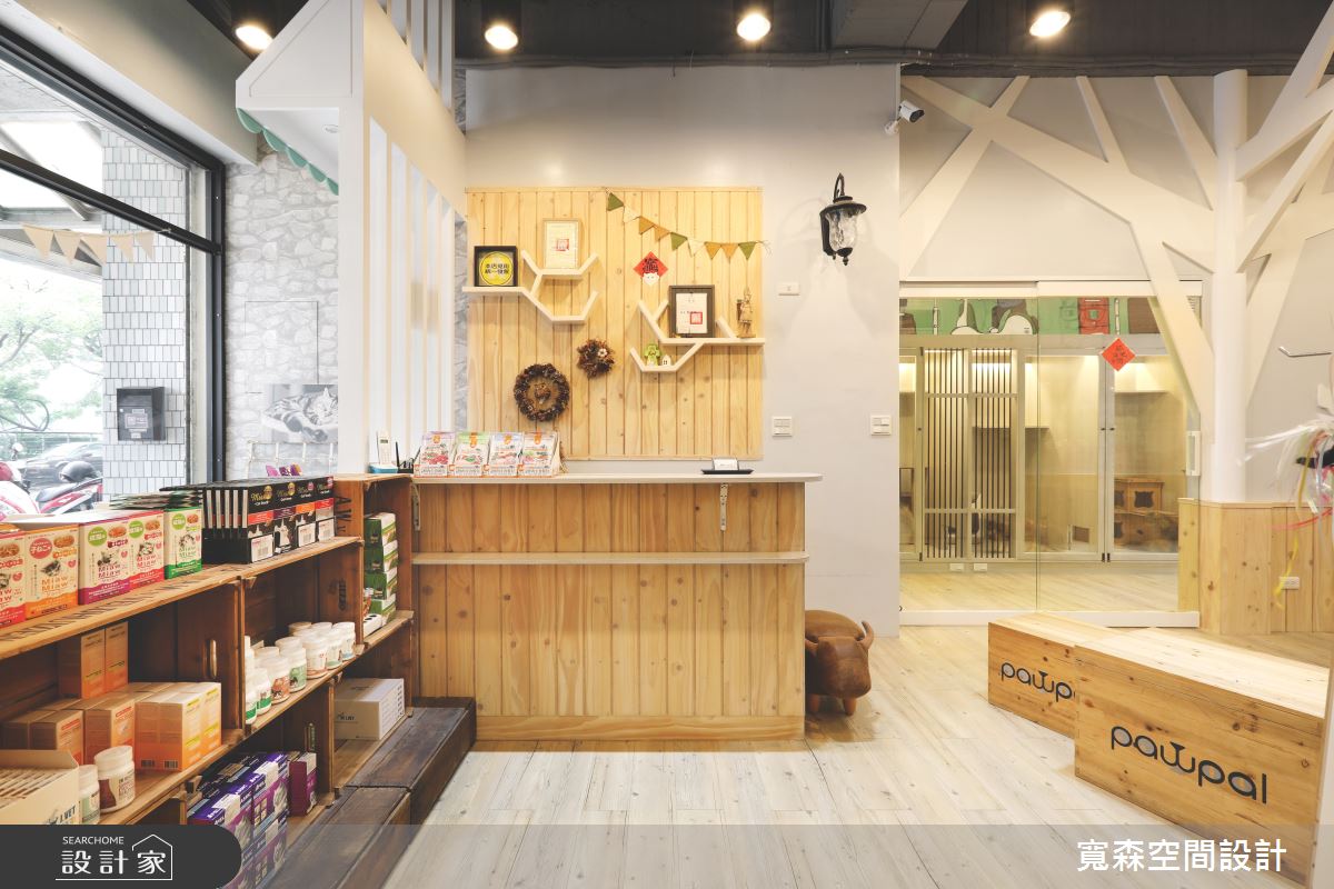 中古屋空間改造為寵物旅館，以工業風為基底，設計師除