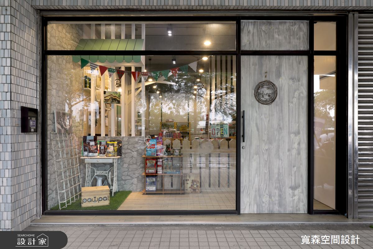 中古屋空間改造為寵物旅館，以工業風為基底，設計師除
