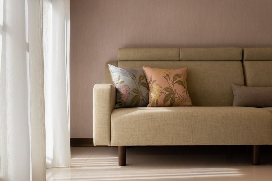 挑選沙發時，要注意的眉角非常多，從家庭人數選擇尺寸