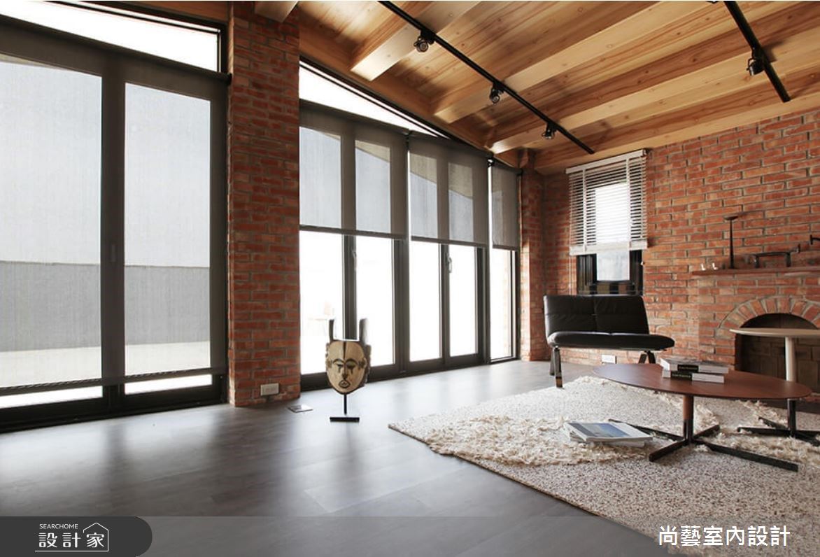 30 坪老房屋主為知名旅遊節目主持人Janet的家，奔波於