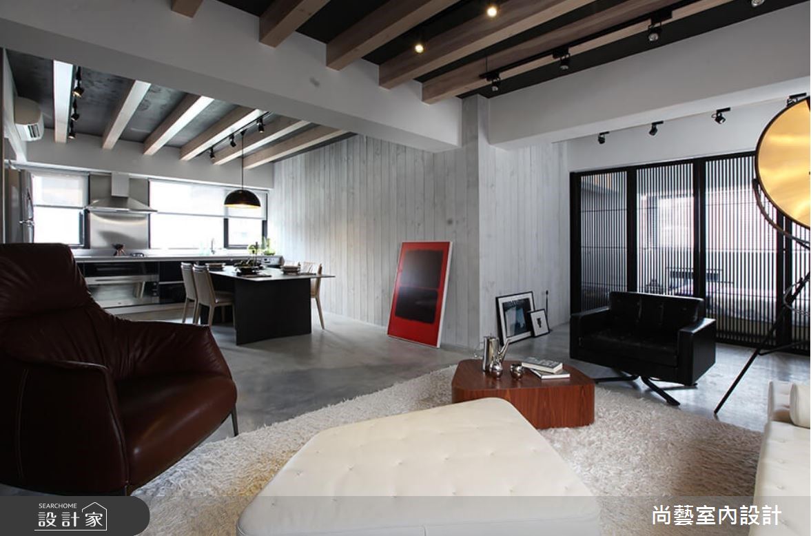 30 坪老房屋主為知名旅遊節目主持人Janet的家，奔波於