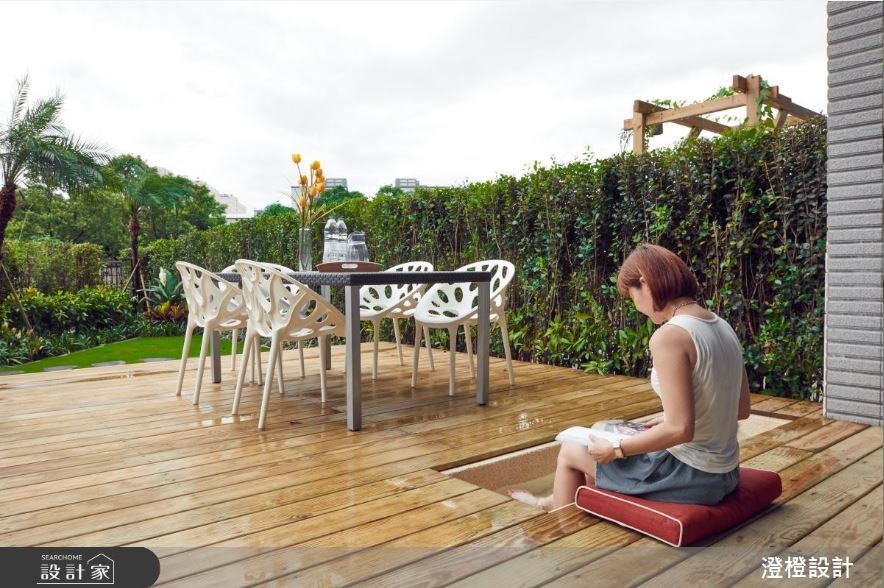 夫妻與可愛女兒們的新家帶有大幅度綠地，設計師發揮巧