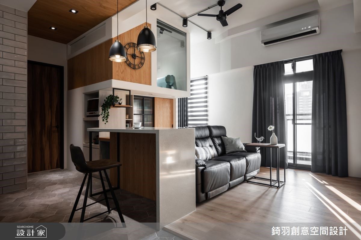 僅有14坪的小坪數住宅,有著空間狹小、樓高低矮等窘境