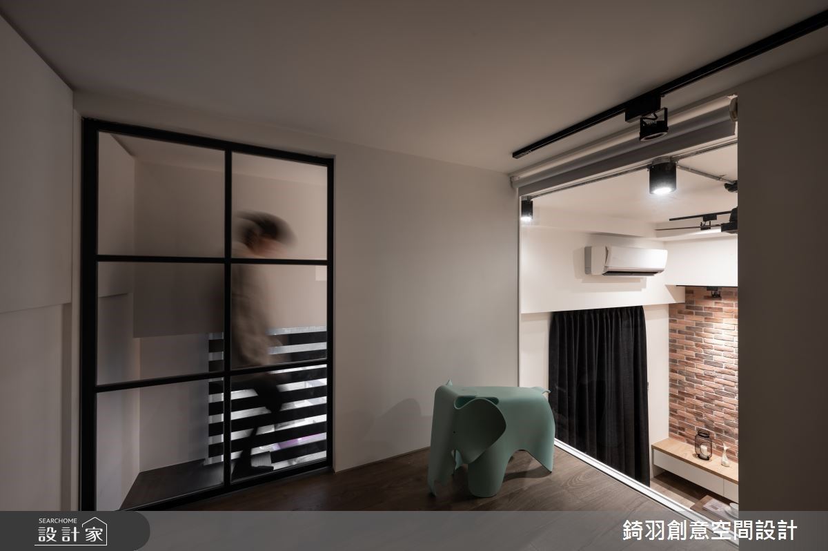 僅有14坪的小坪數住宅,有著空間狹小、樓高低矮等窘境
