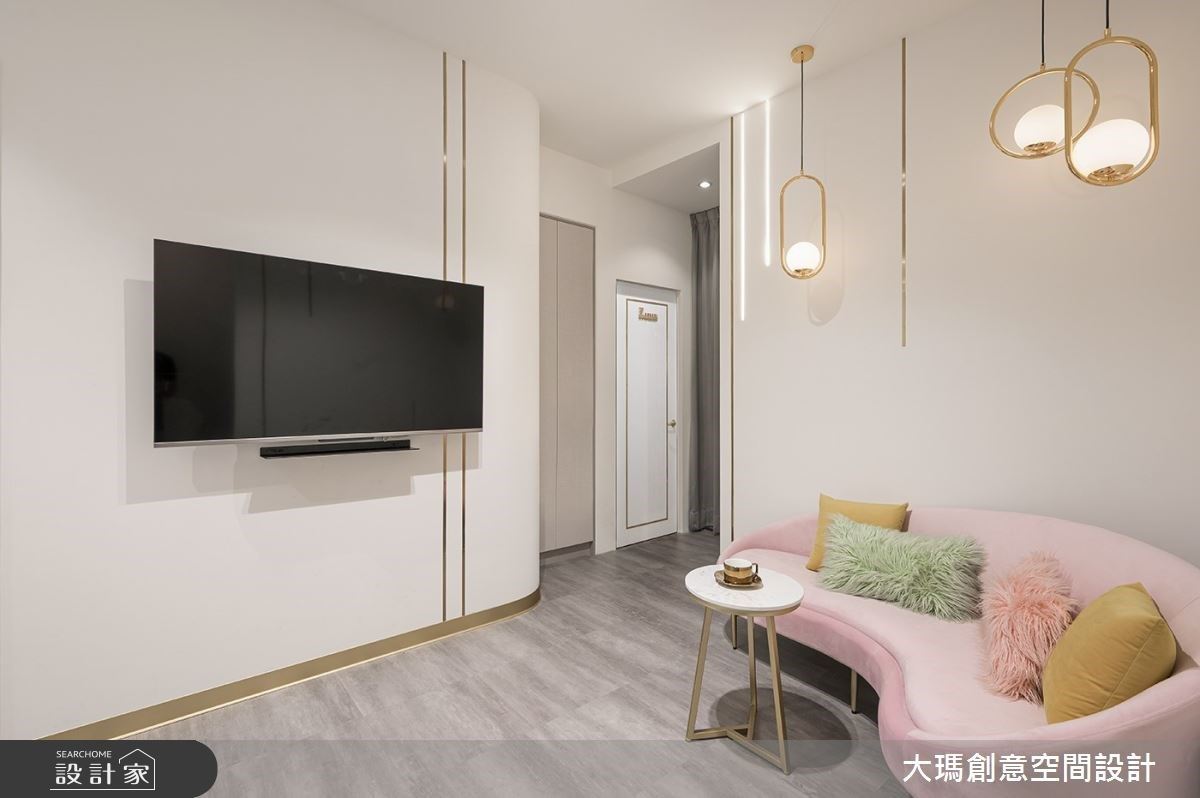 在這個45坪Spa美容中心裡，為了讓每個女性能夠展現高