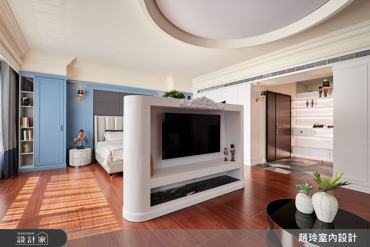 男孩房以現代手法點綴古典意象,加入深色營造詮釋男孩剛毅內斂的個性。 男孩房以現代手法點綴古典意象,加入深色營造詮釋男孩剛毅內斂的個性。