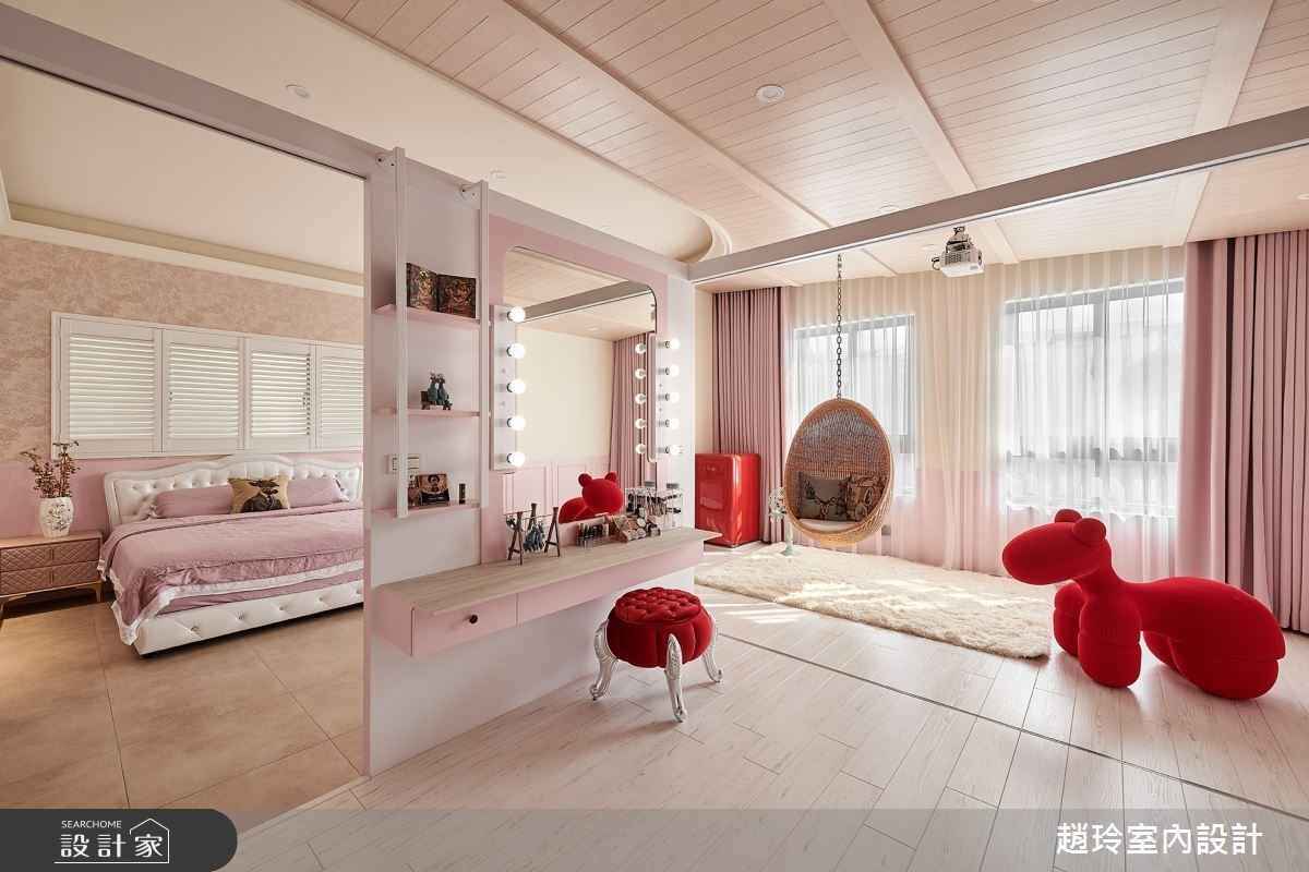 藉由木屋型式添增度假氣息,為女孩打造夢幻場景。 藉由木屋型式添增度假氣息,為女孩打造夢幻場景。