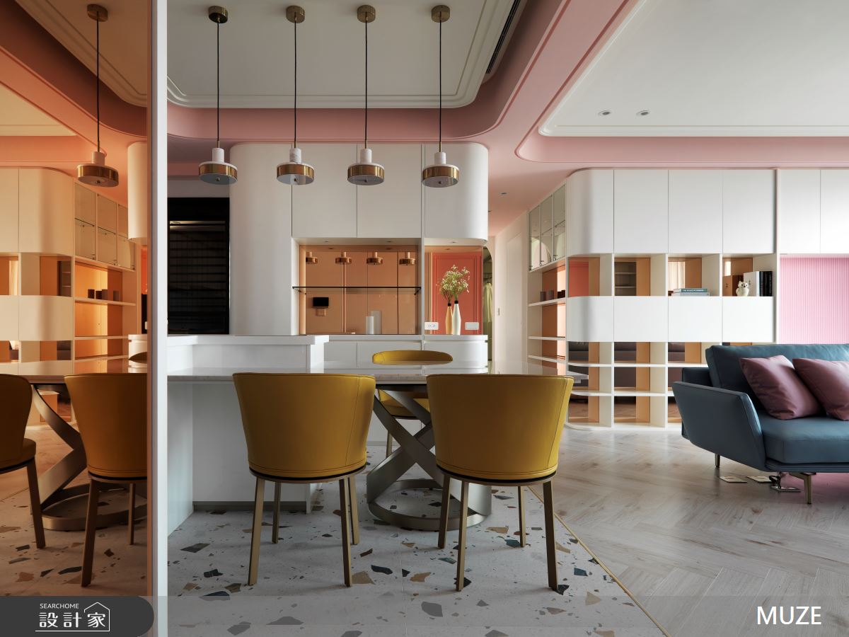 走入45坪北歐宅,偌大的公共區域以輕淺白與粉色相互鋪