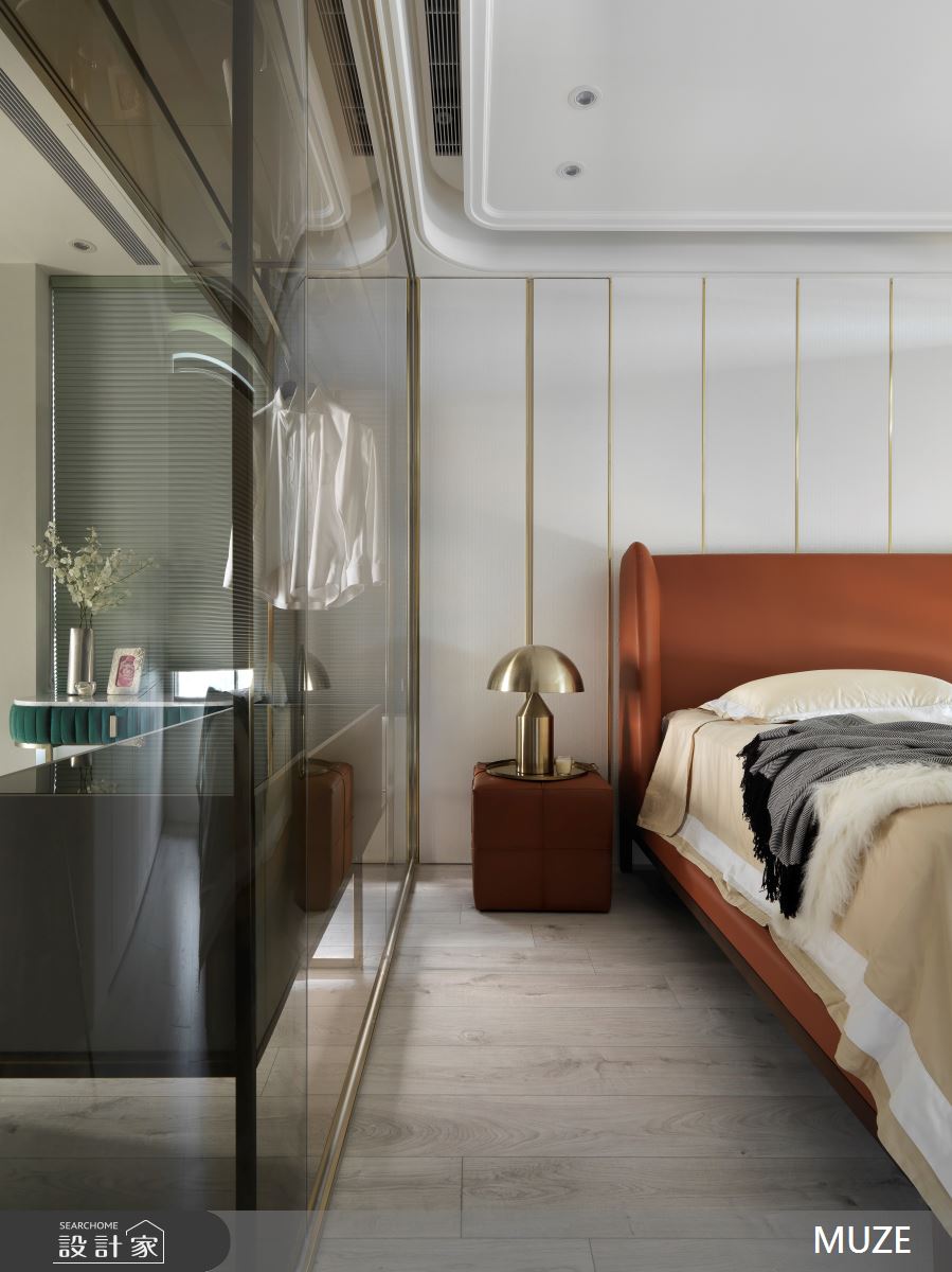 走入45坪北歐宅,偌大的公共區域以輕淺白與粉色相互鋪