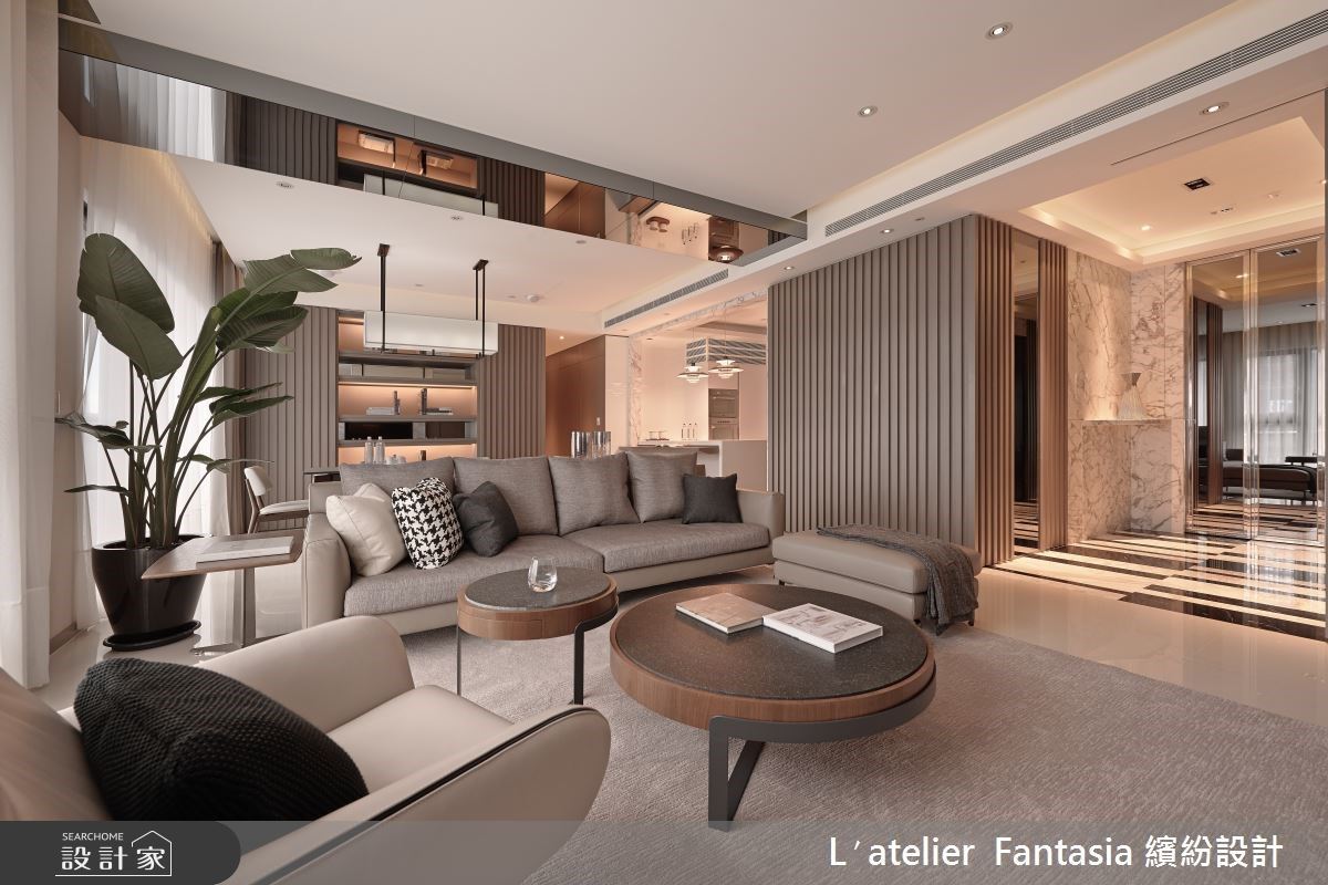 43坪現代風住宅裡，挑選天然石材、鏡面與金屬，透過俐