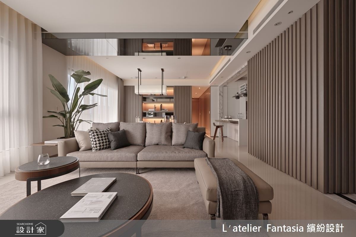 43坪現代風住宅裡，挑選天然石材、鏡面與金屬，透過俐