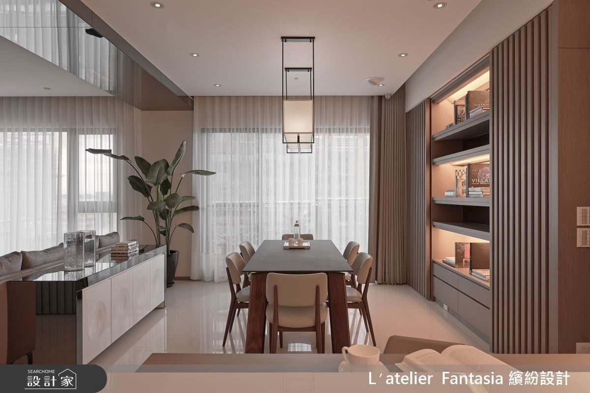 43坪現代風住宅裡，挑選天然石材、鏡面與金屬，透過俐