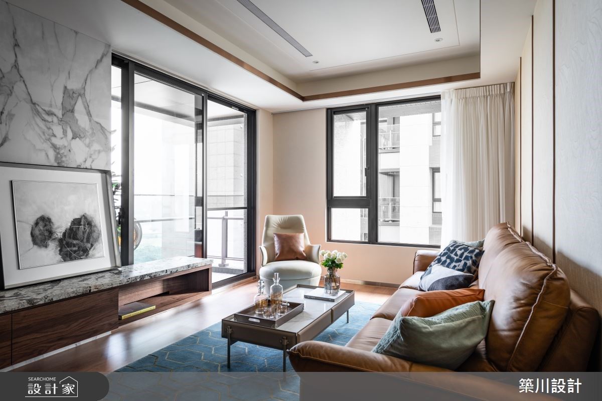 32坪新古典宅裡，創造3房2廳的格局，透過大面窗將戶外