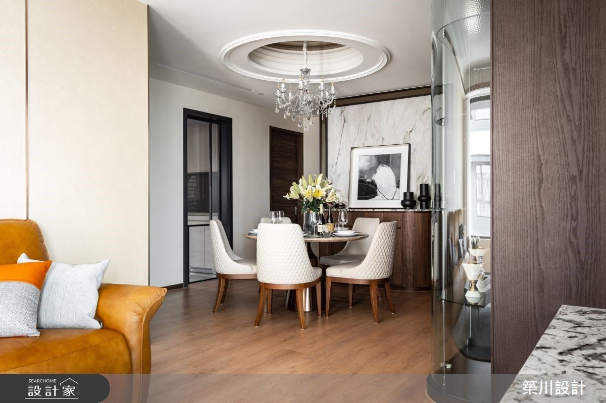 32坪新古典宅裡，創造3房2廳的格局，透過大面窗將戶外