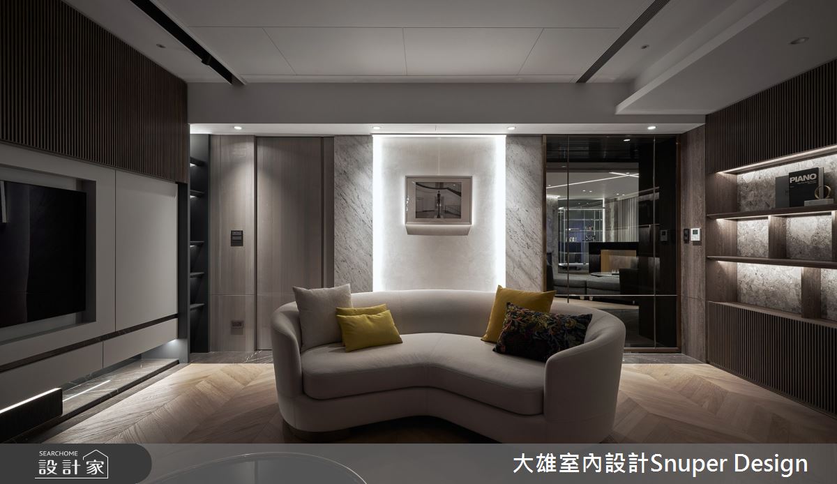 從瓦解方型格局框架、消弭電視牆的慣性思維出發，讓電