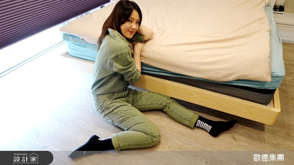 床腳內縮設計的優渥實木「日落床架」,遠看就像騰空一樣,讓劉雨柔走路不看路,也不擔心腳趾頭撞到,腳還可以伸到床底下做體操。 床腳內縮設計的優渥實木「日落床架」,遠看就像騰空一樣,讓劉雨柔走路不看路,也不擔心腳趾頭撞到,腳還可以伸到床底下做體操。