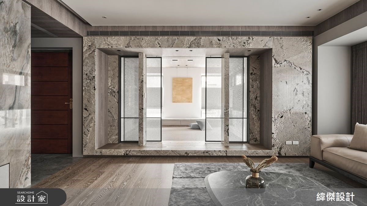 多功能室外觀參照國外建築，以大框線強調水平向度，提升整體奢華器度。