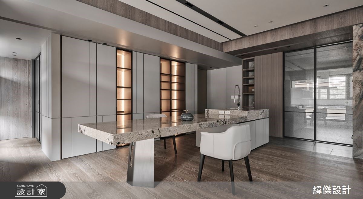 考量私領域動線，設計師透過走道重整劃分，成就平行通順的生活動線。