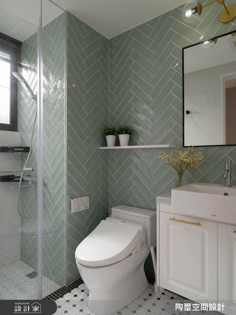 人字拼薄荷綠磚牆，清新舒暢，氛圍令人放鬆。