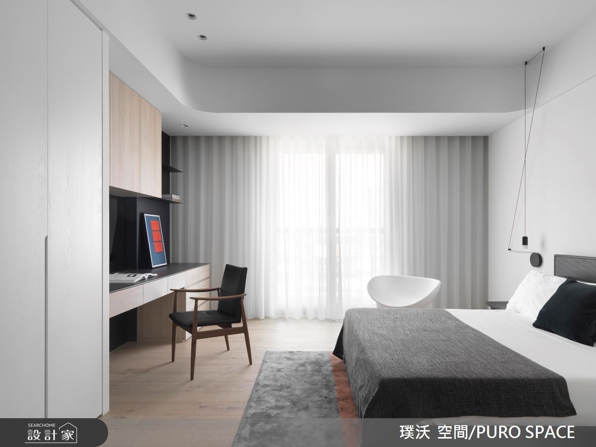 樸實、平靜溫和的一家四口，在河岸邊幽靜的環買了一棟