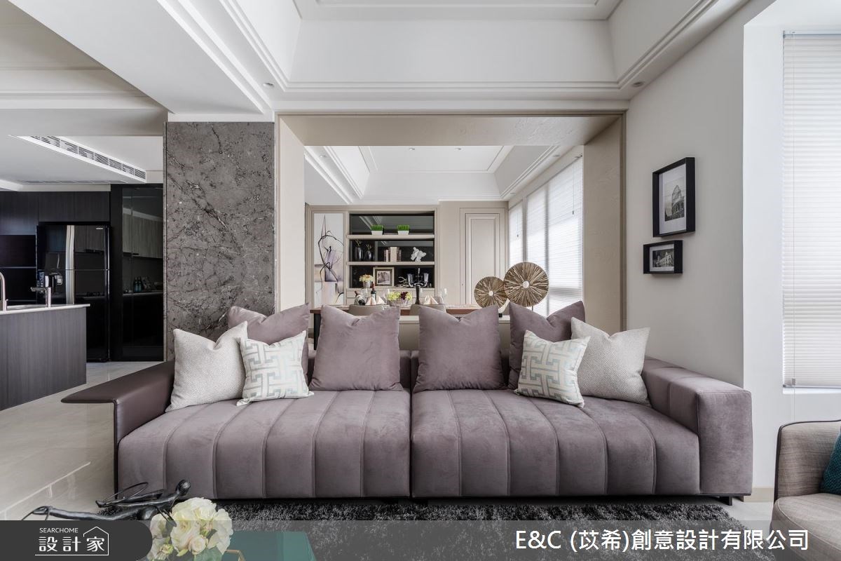 因為結構低矮、寬大的樑柱,32坪的中古屋形成了十字型