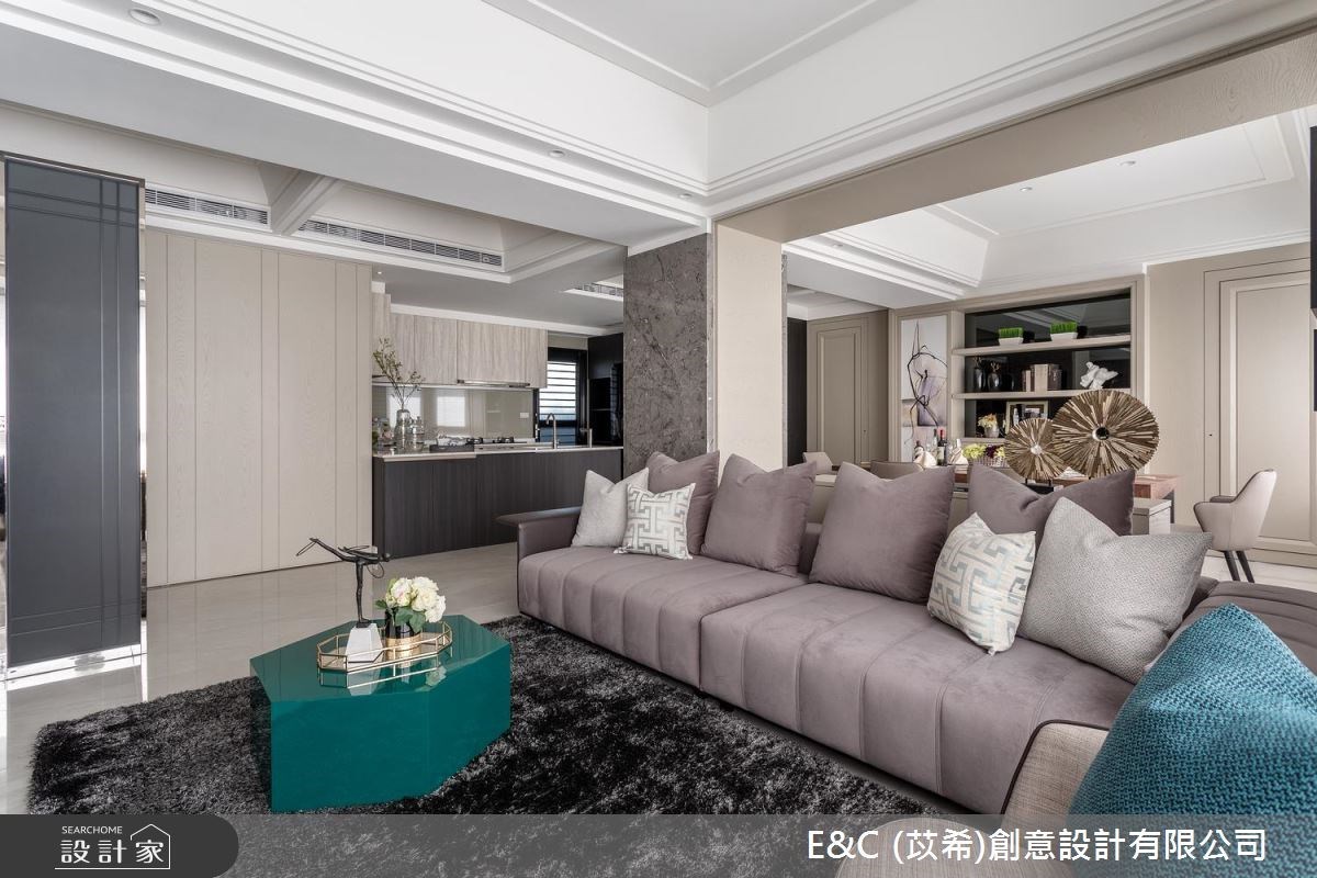 因為結構低矮、寬大的樑柱,32坪的中古屋形成了十字型