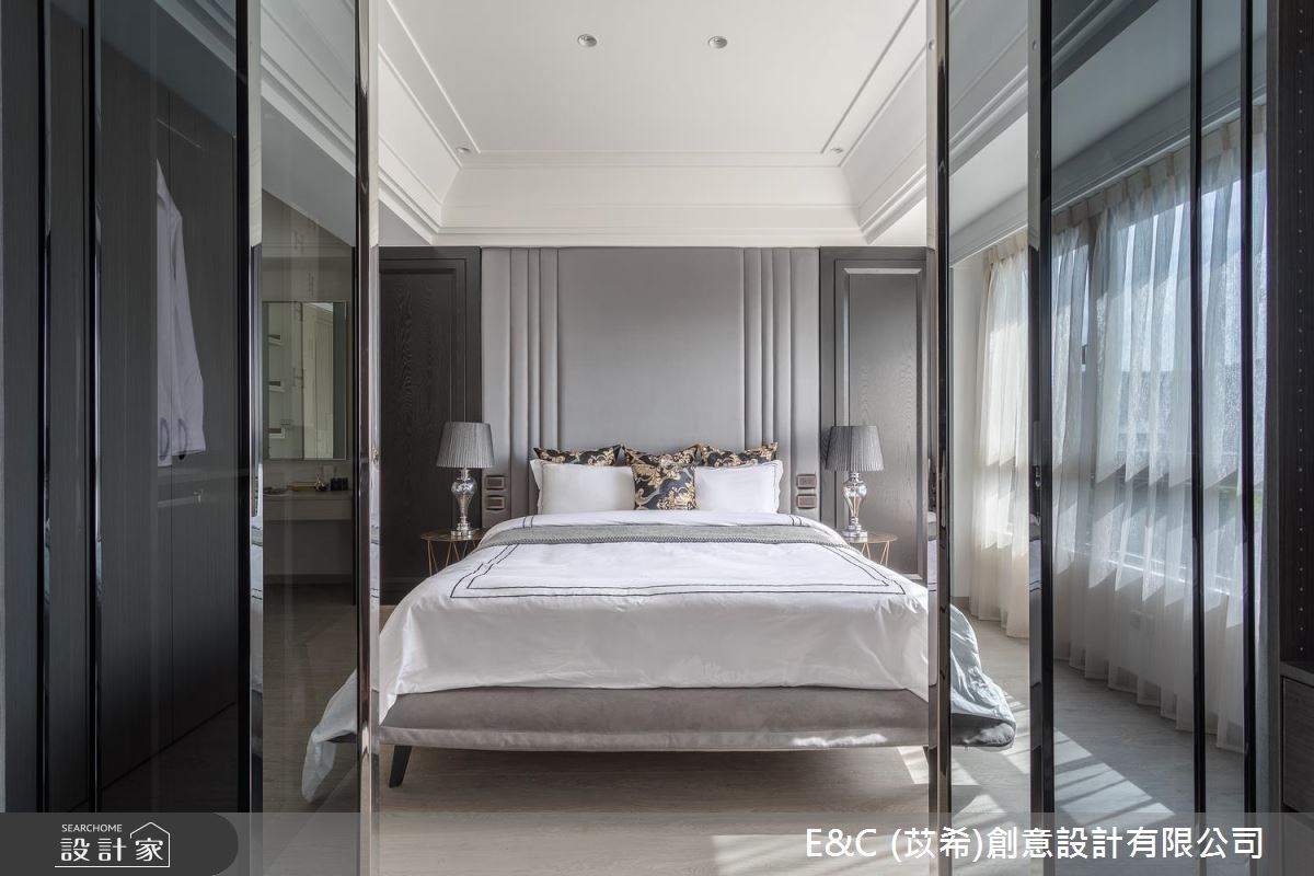 因為結構低矮、寬大的樑柱,32坪的中古屋形成了十字型