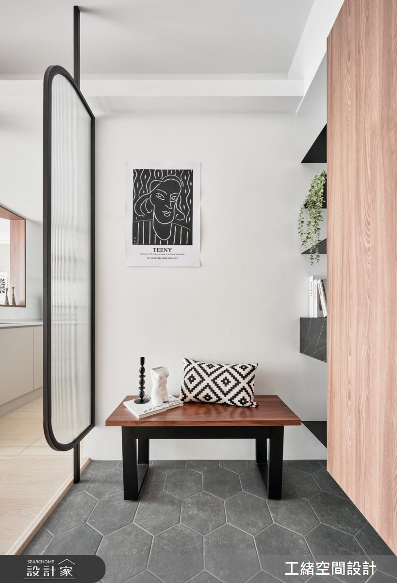 26坪現代風屋主任職科技產業,平時上班壓力大,希望回