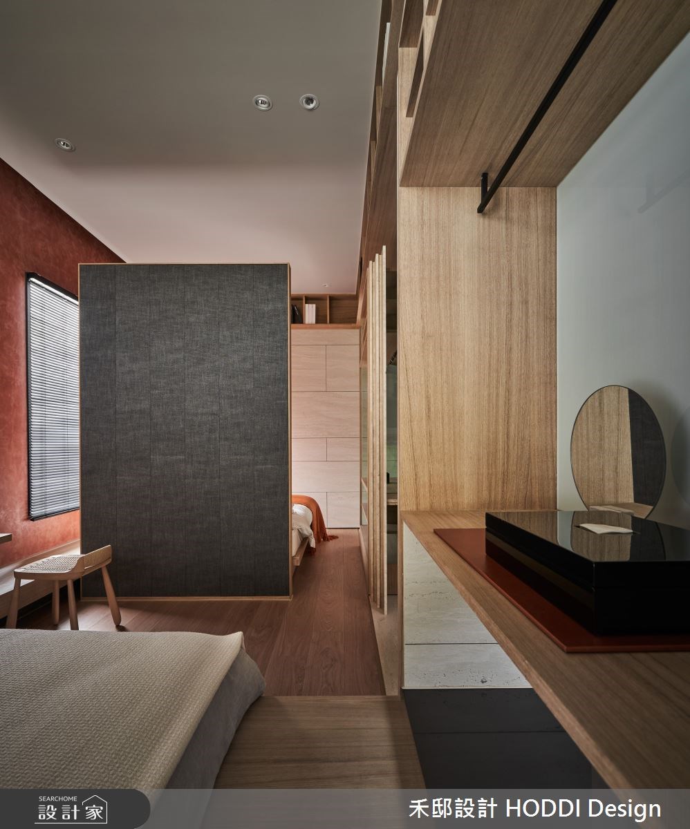 即使是同住一個屋簷下也需要各自的空間。18坪預售屋內