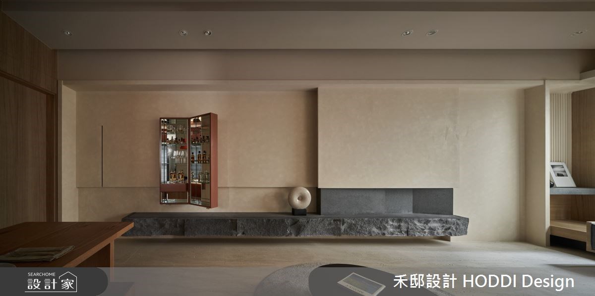 即使是同住一個屋簷下也需要各自的空間。18坪預售屋內