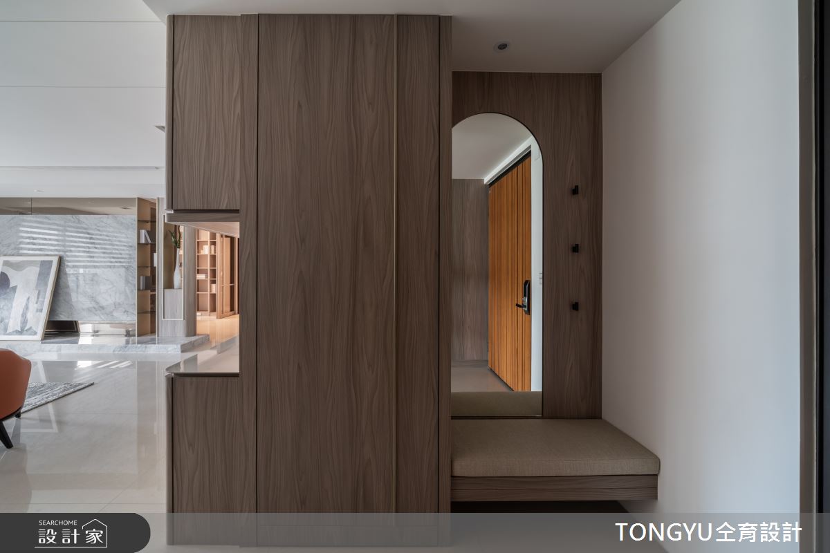 在光速前行的世界裡,城市是恆定又不斷變化的,時間讓