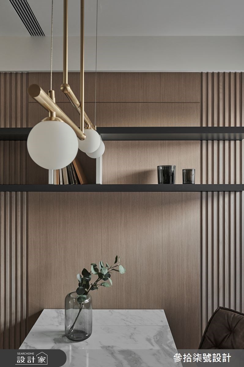 在這處 30 坪的現代風居所，設計師挹注豐富的生活機能