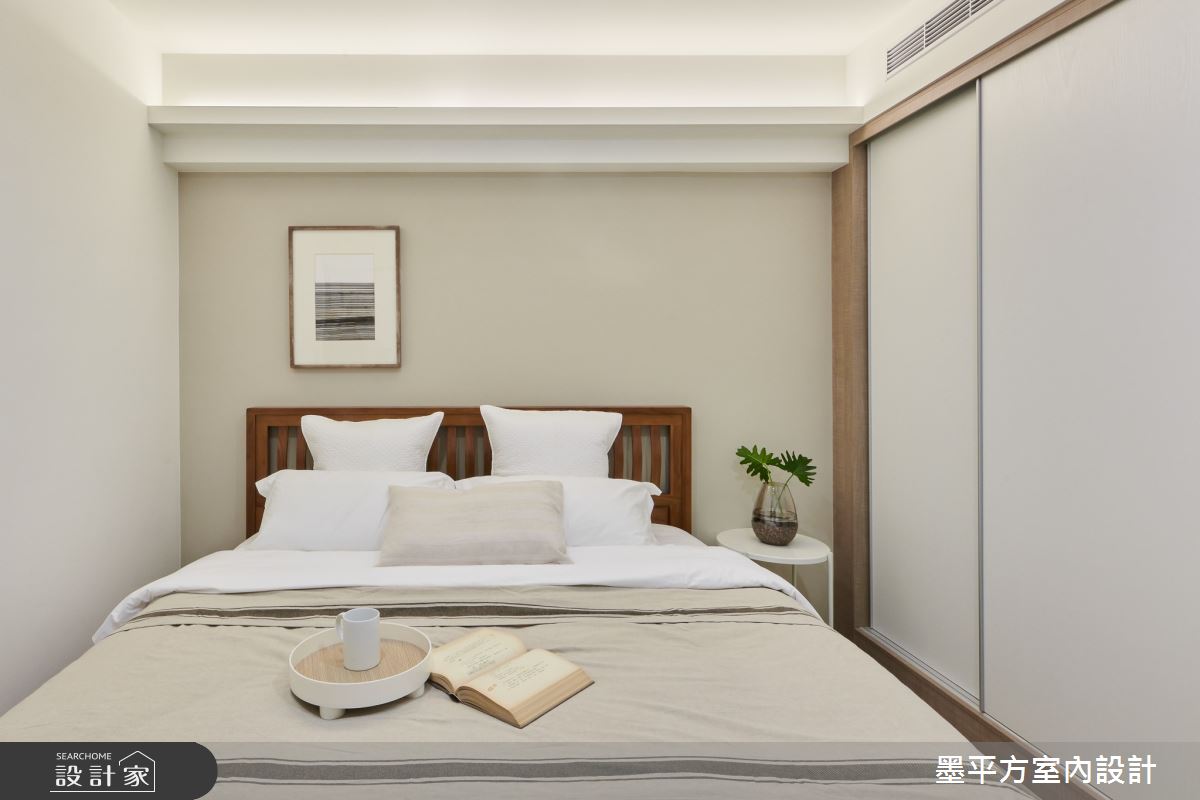 此案老屋屬於狹長格局，因屋況老舊面臨漏水、壁癌等窘