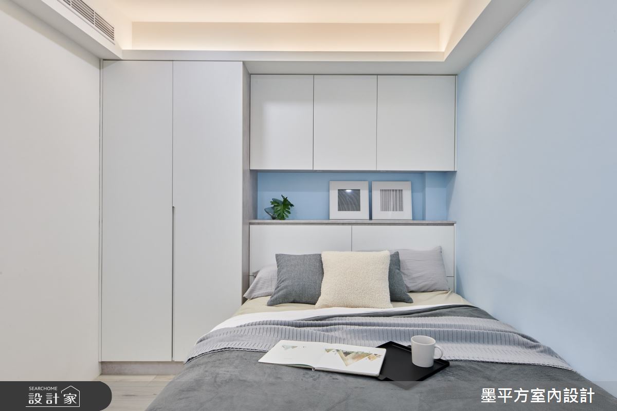 此案老屋屬於狹長格局，因屋況老舊面臨漏水、壁癌等窘