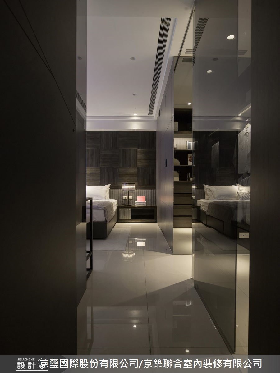 點線面構成的空間裡，透過線條與比例的精準拿捏豐富立