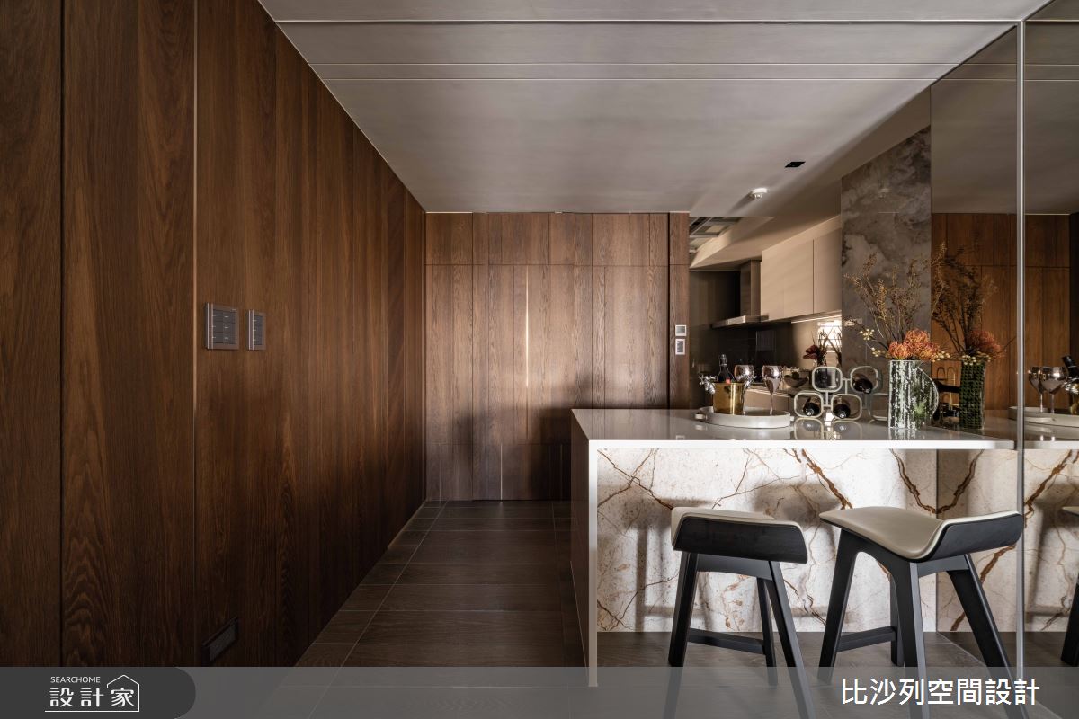 此案為71坪毛胚屋,比沙列空間設計 張靜峰總監 先是將