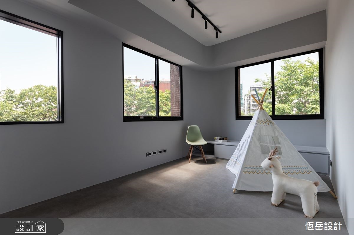25 坪老屋的屋主來自瑞典，嚮往著極簡的機能美學，室