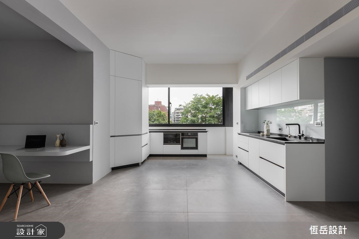 25 坪老屋的屋主來自瑞典，嚮往著極簡的機能美學，室