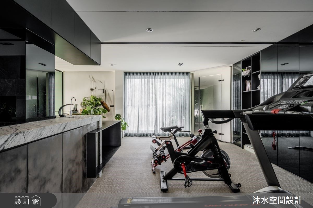 四樓空間增設健身區,滿足男屋主的運動習慣。