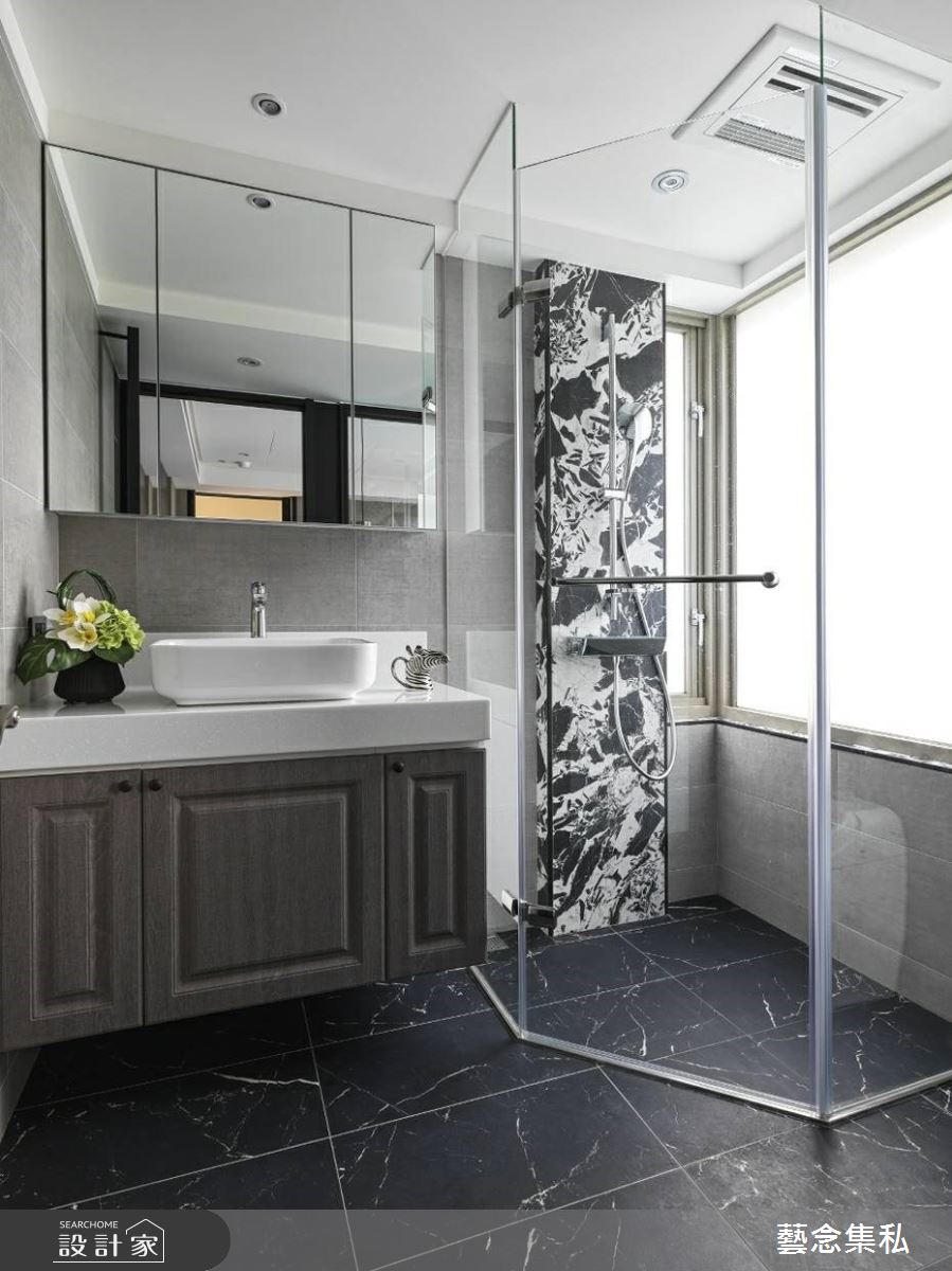 20坪老屋，因屋主常旅居國外年久失修，出現管線老舊、