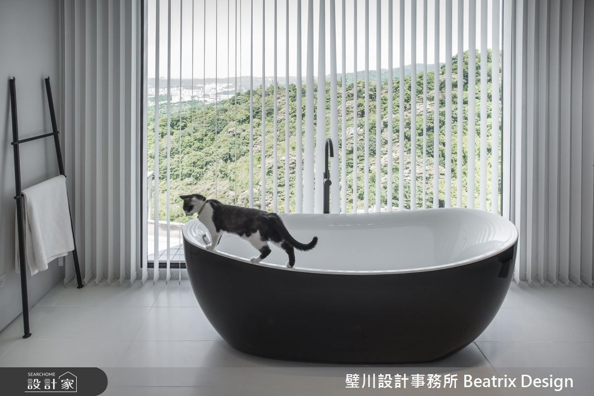 每天起床，俯瞰臺北盆地、眺望基隆嶼，是屋主 Jack 夫