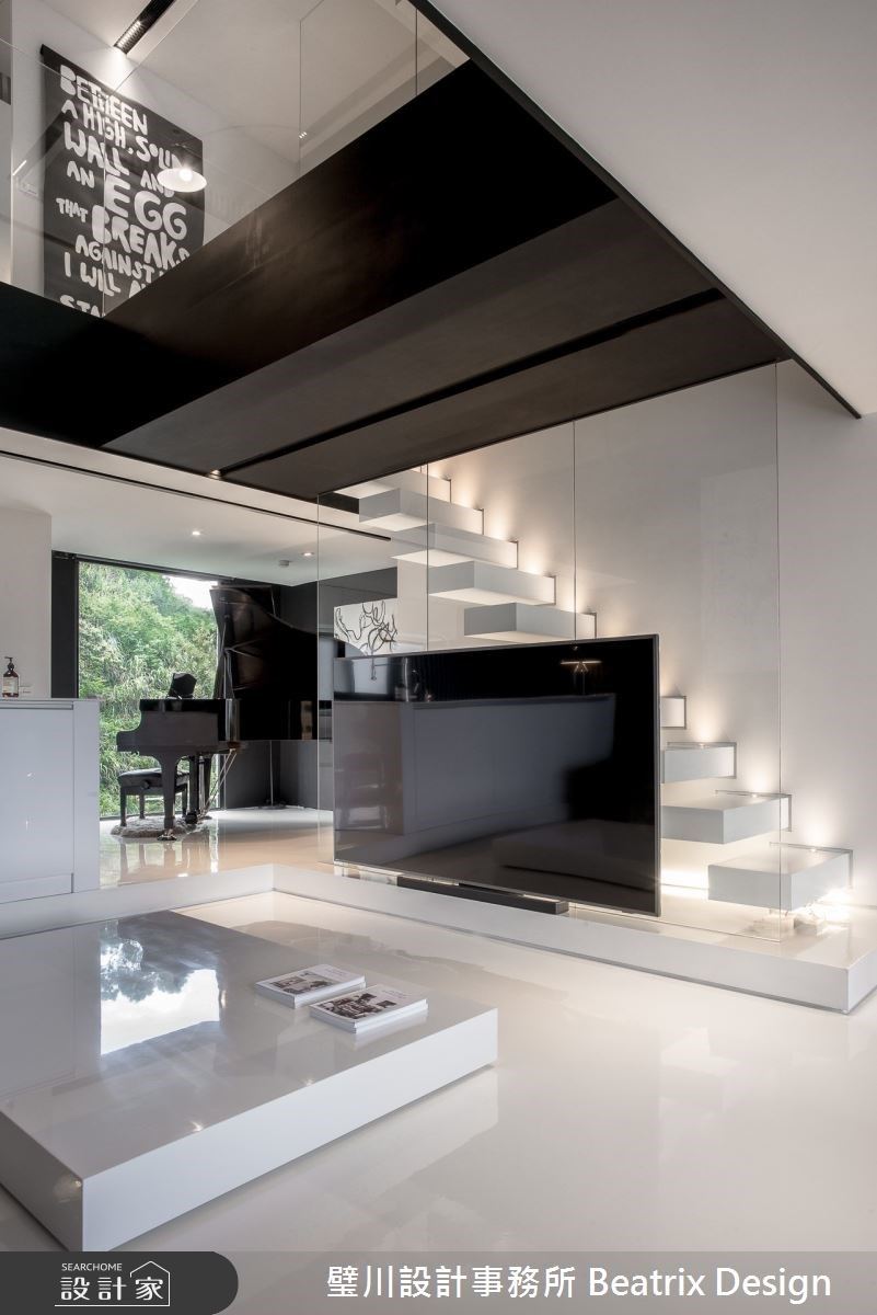 每天起床，俯瞰臺北盆地、眺望基隆嶼，是屋主 Jack 夫