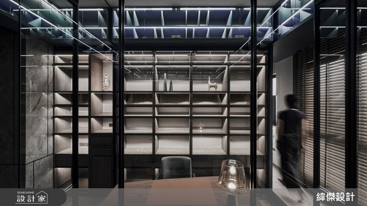 一對夫妻入住21坪新成屋，原始格局的公共區域狹小壓迫