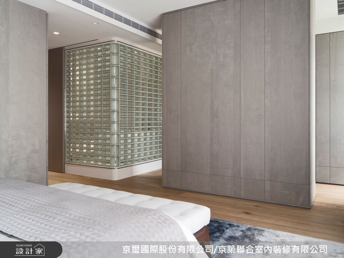 66坪現代簡約宅，有著一望無際的城市窗景，京璽國際股