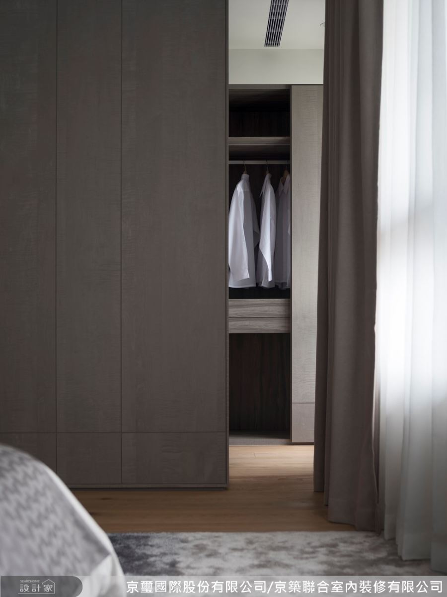 66坪現代簡約宅，有著一望無際的城市窗景，京璽國際股