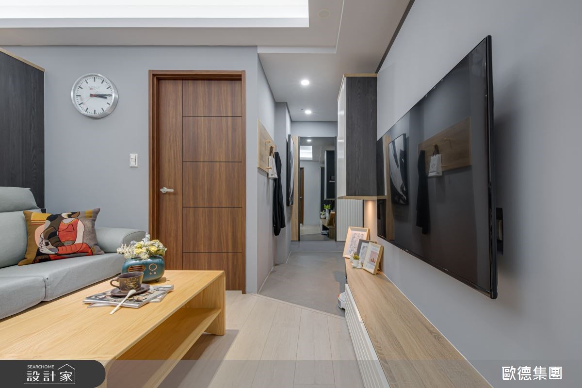 這間16坪單身宅住著一名科技新貴，設計師不受單一格式