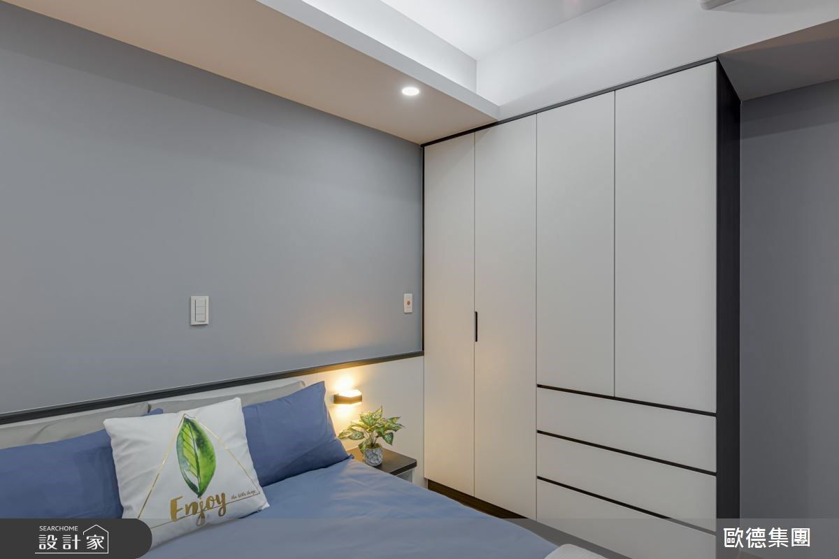 這間16坪單身宅住著一名科技新貴，設計師不受單一格式