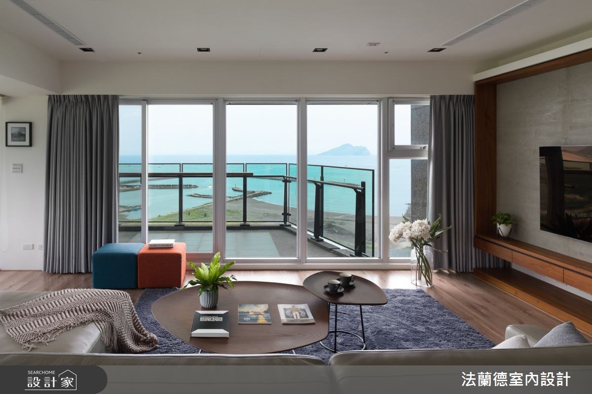 74 坪的現代風豪宅,擁有高樓層的三面景觀,針對屋主