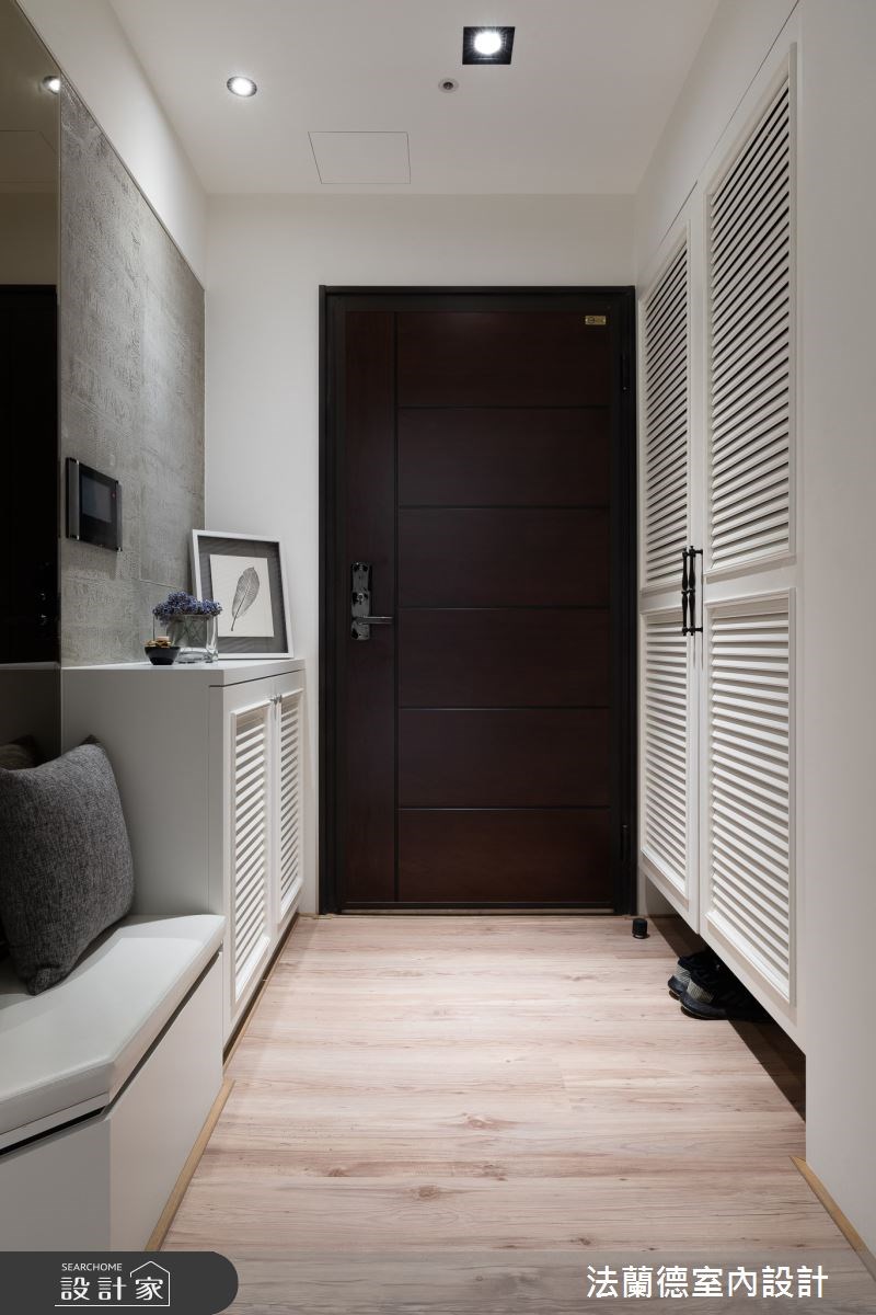 74 坪的現代風豪宅,擁有高樓層的三面景觀,針對屋主